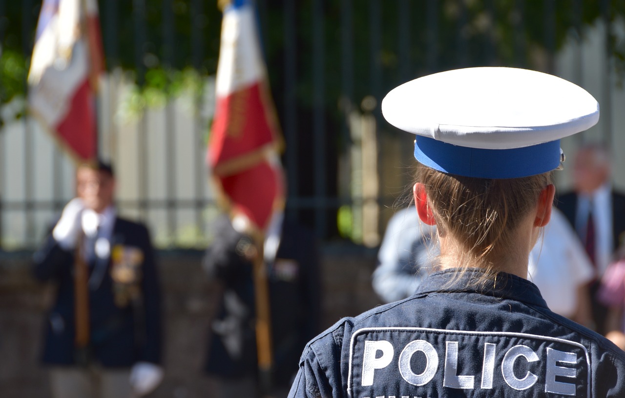 Libre journal des controverses du 10 février 2024 : « Y a-t-il une fracture entre la police et la population ? »
