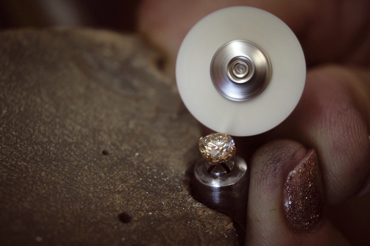 Libre journal des artisans 2/2 du 5 avril 2024 : « Le parcours d&rsquo;un sculpteur et d&rsquo;un orfèvre »