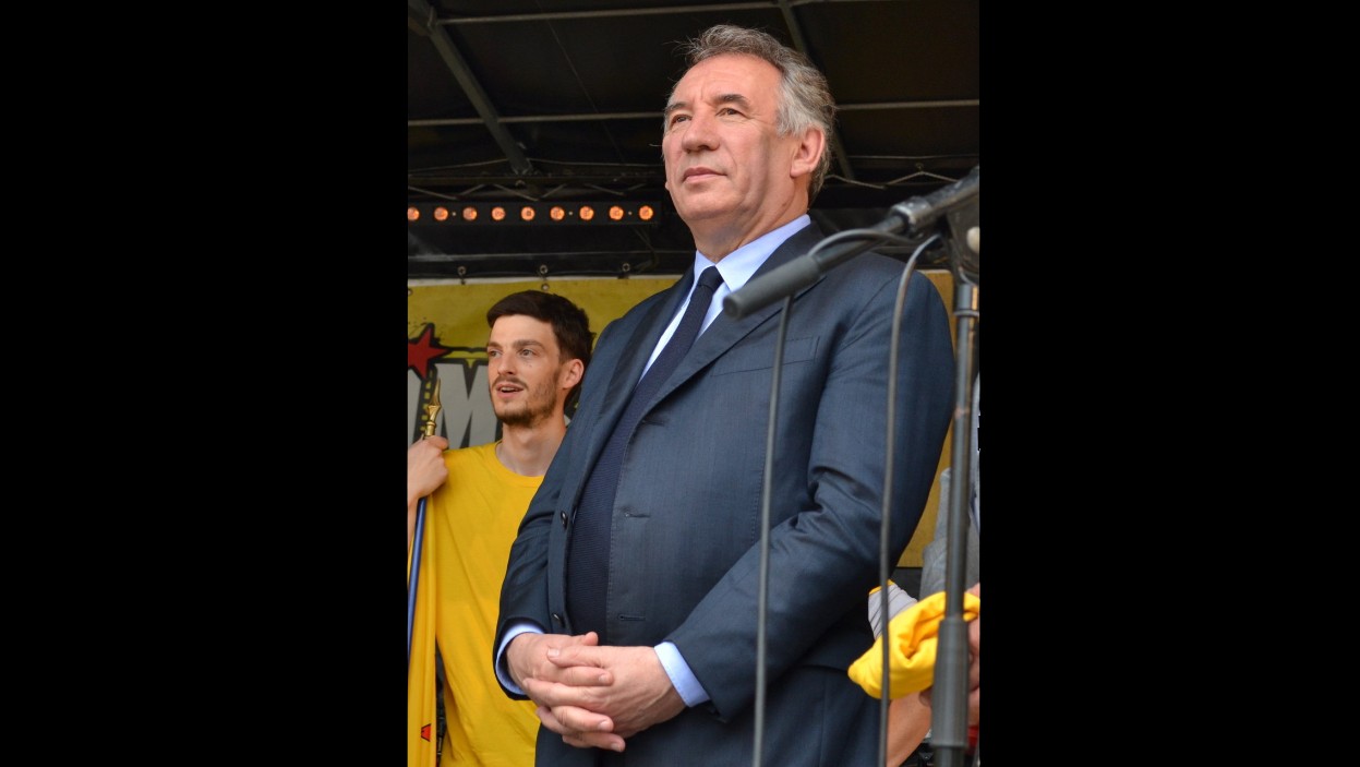 Libre journal de géopolitique profonde du 14 décembre 2024 : « Bayrou : Le chantage en politique »