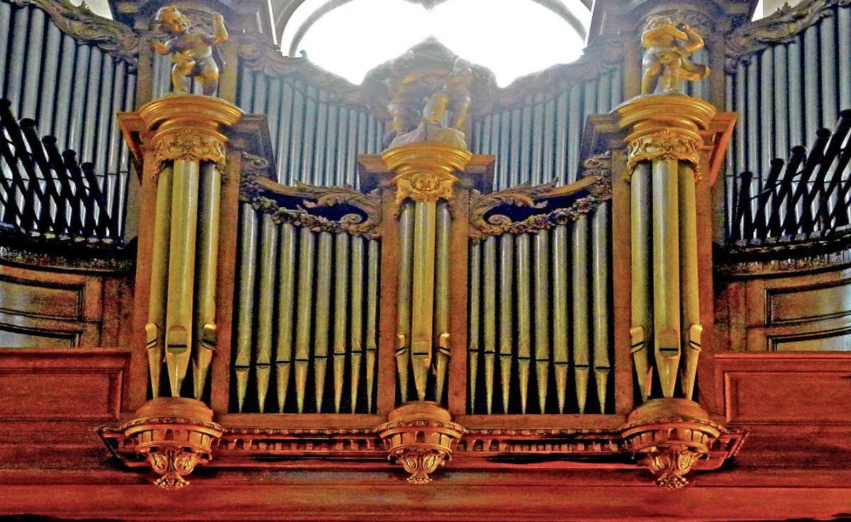 Libre Journal de Catherine Rouvier du 28 mai 2010 : « De la musique avant toute chose ; Que se passe-t-il à Madagascar ? Le préservatif géant de Taverny »