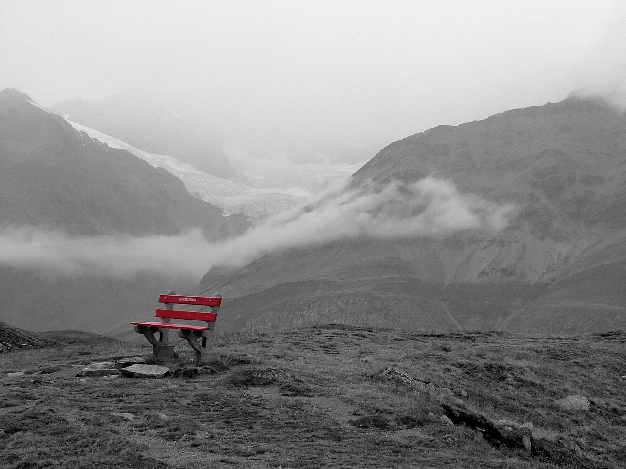 Libre journal de la nuit de Paul-Marie Coûteaux du 19 mai 2010 : « La Suisse ; Génération post-soixante huit »