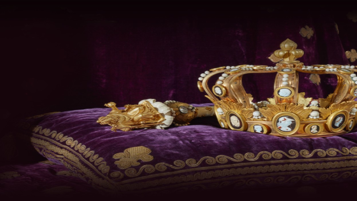 Libre journal des amitiés françaises du 15 juin 2025 : « Exposition Le Dernier sacre au Mobilier National ; Le sacre de Charles 10, apogée des arts décoratifs français ; Deux princes dans la République, Michel Poniatowski et Maxime Tandonnet »