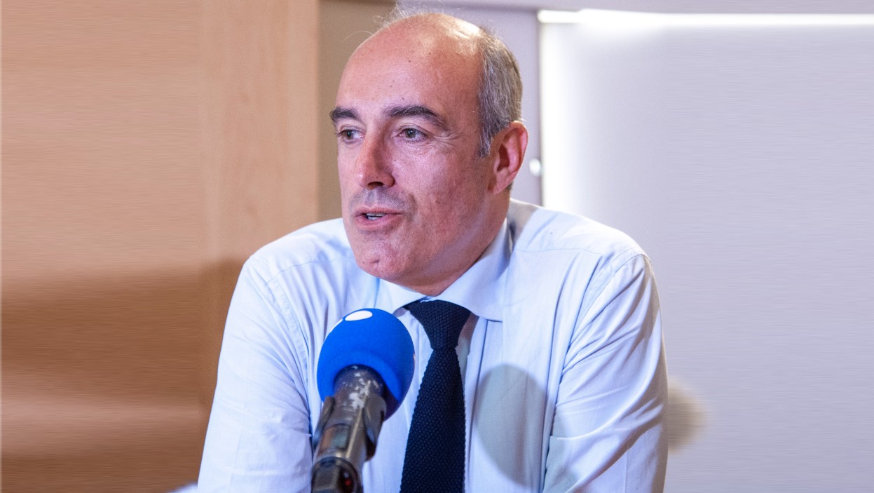 Libre Journal du lundi soir 2/2 du 14 juillet 2025 : « Suicide » d&rsquo;Olivier Marleix ; Motion de censure contre Von der Leyen ; Politique commerciale ; Ukraine ; Proche-Orient ; Congo »