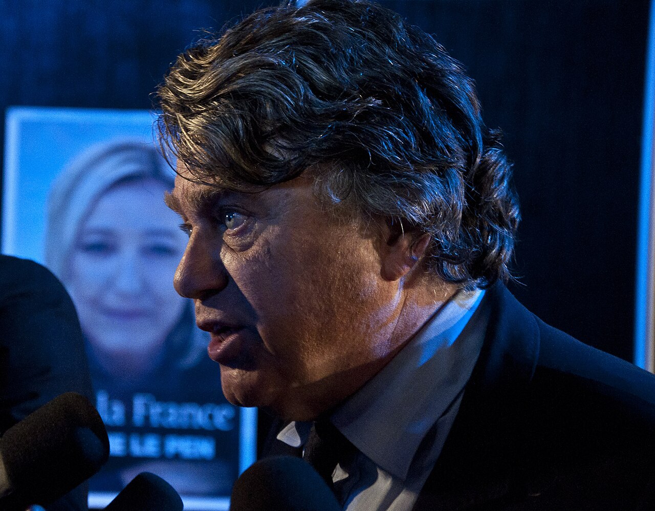 Restons courtois du 24 octobre 2025 : « Un président en prison : a-t-on bien mesuré les conséquences de cette décision judiciaire ? Le grand dossier : Quand la gauche écrasait le prétoire ; L&rsquo;invité : Gilbert Collard ; Le procès de la meurtrière de la petite Lola »